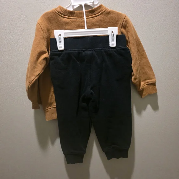 Timberland Brown Sweatshirt and Black Pants Set - Picture 2 of 3